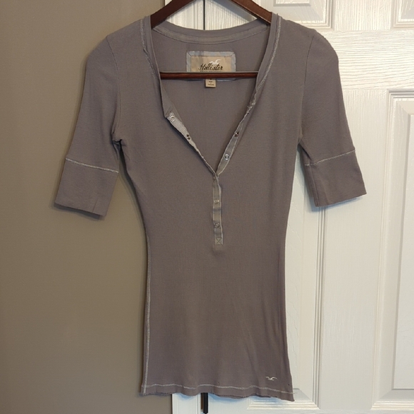 Hollister Tops - Y2K Hollister Women's Half Sleeve Gray Henley Tee Bella Swan